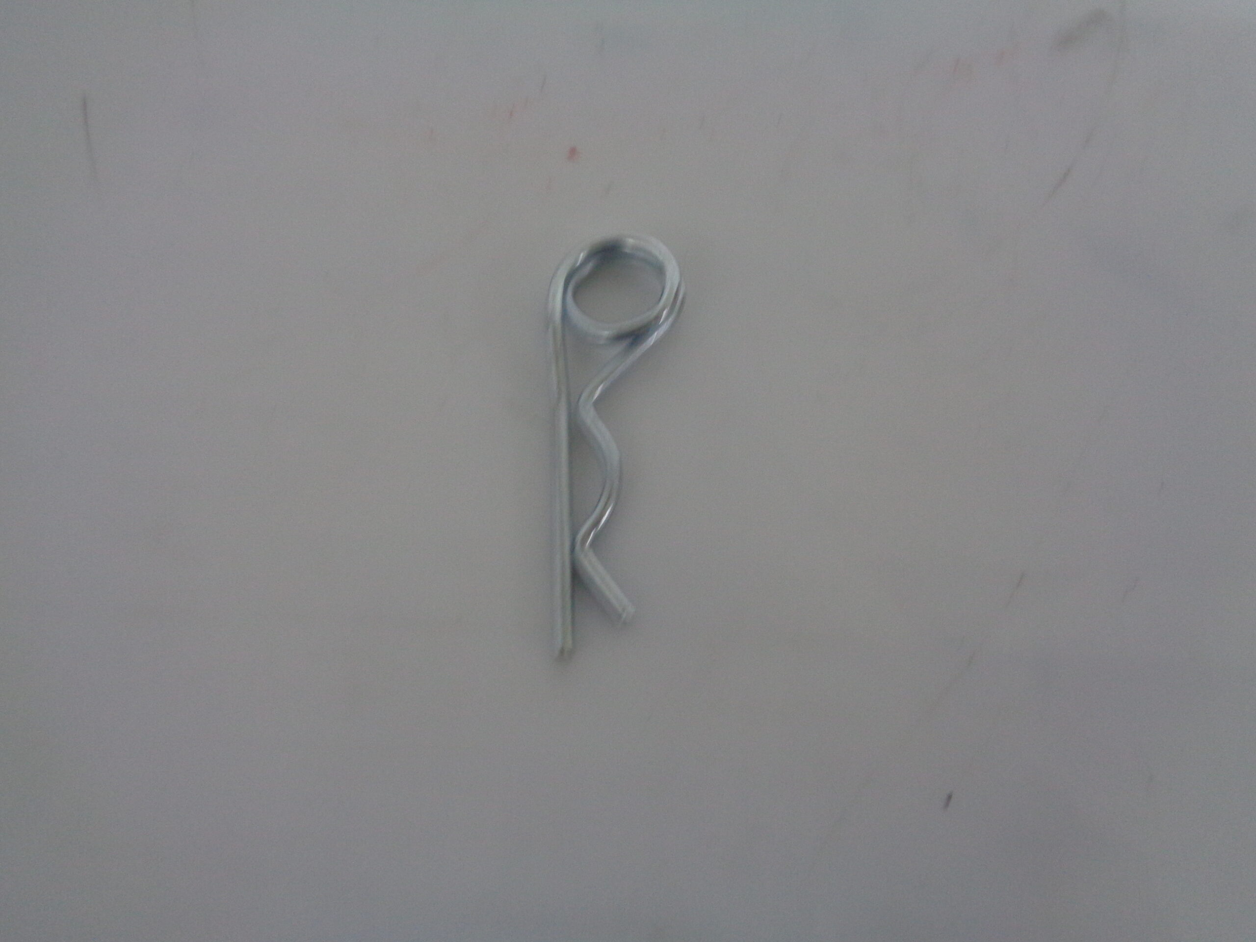 DSC03320 Agrafa de siguranta cu diametrul de 3 mm , ochi de rezistenta dublu si lungimea de 71 mm