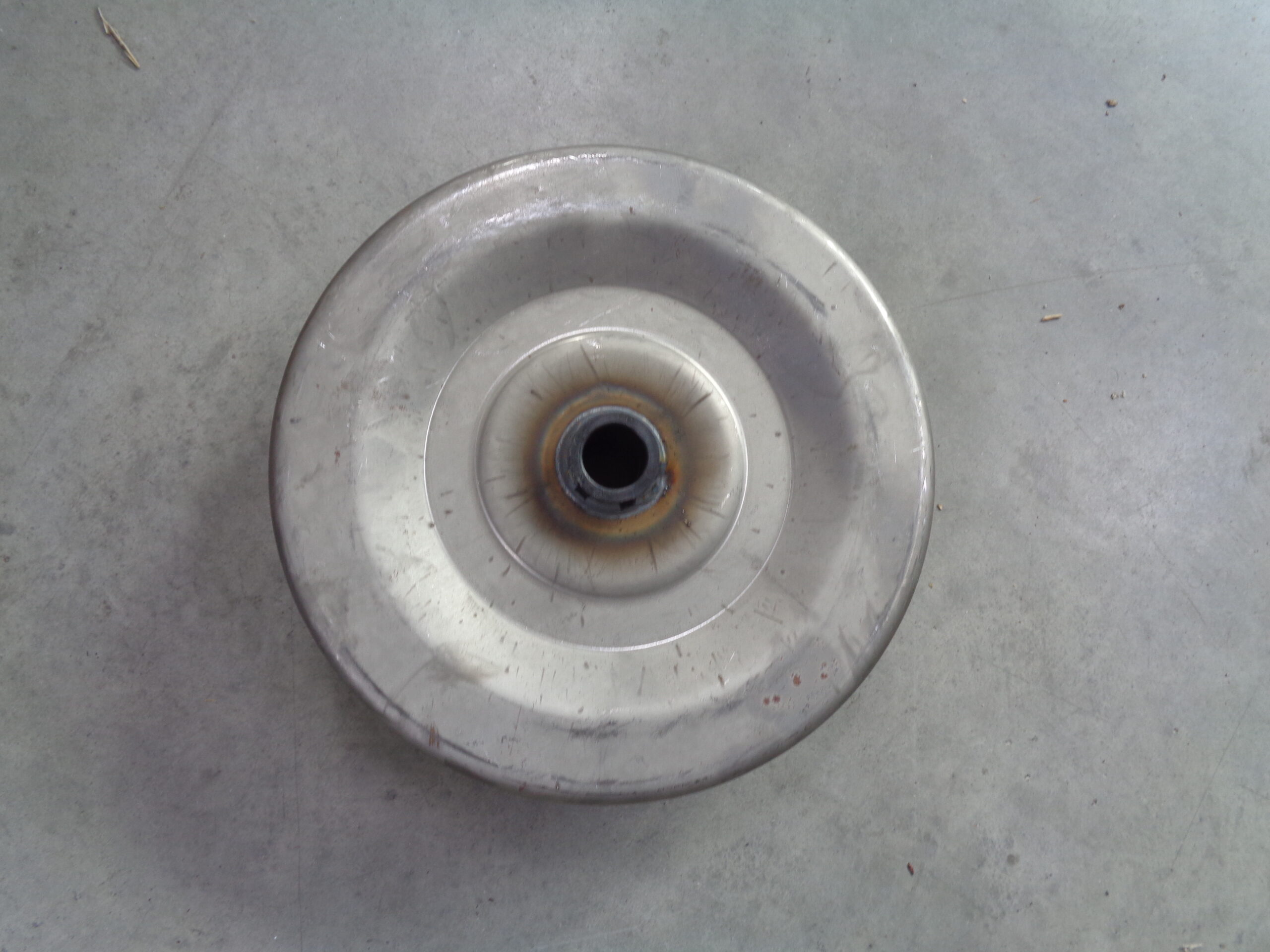 DSC03135 Roata din fier cu bucsa din nailon cu diametrul de 225 mm latimea de 60 mm si gaura de 20 mm suporta pana la 450 kg