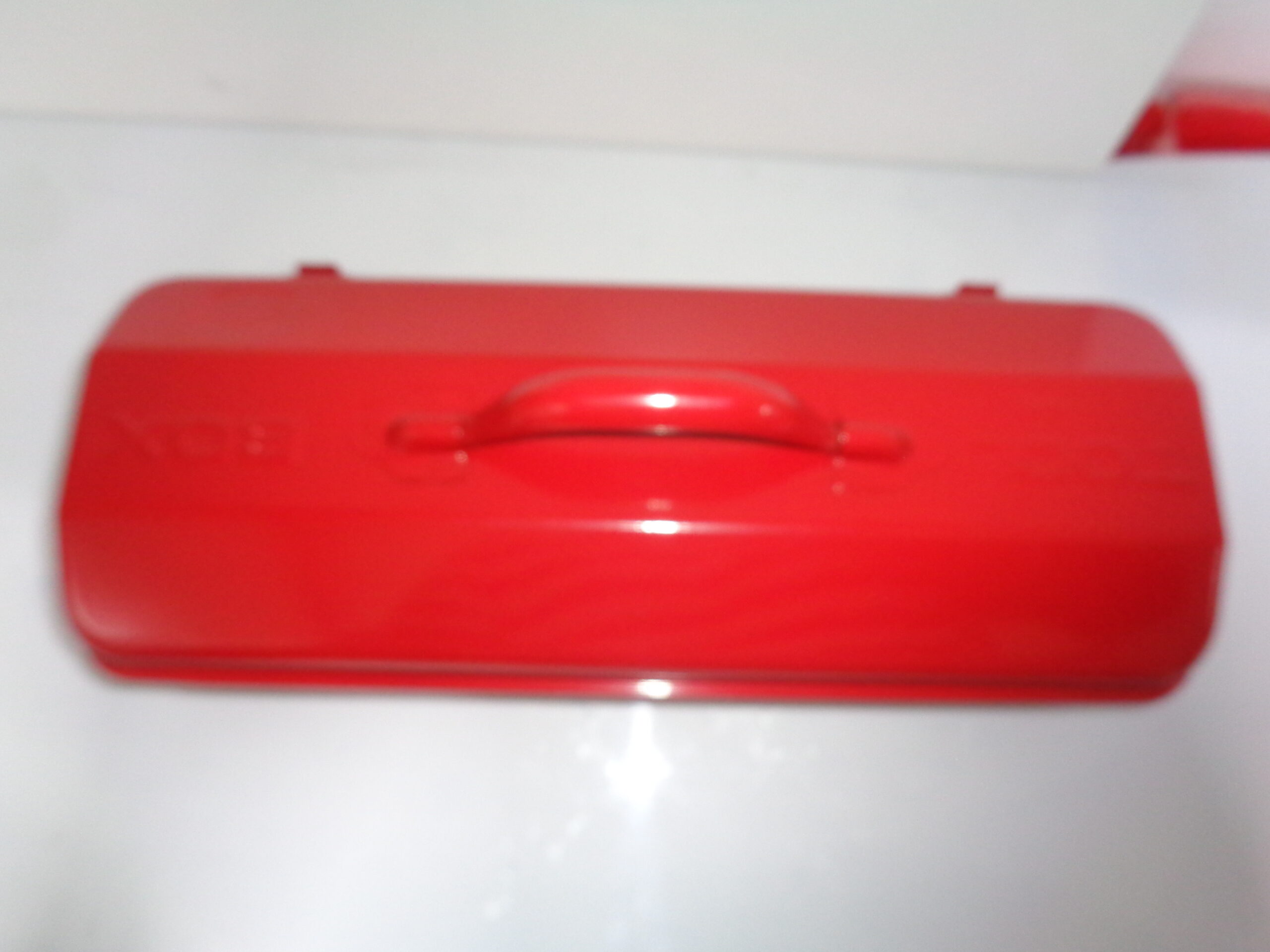 DSC03147 Cutie scule tractor fier vopsit U650 U445 cu lungimea de 430 mm ,latimea de 170 mm si inaltimea de 130 mm