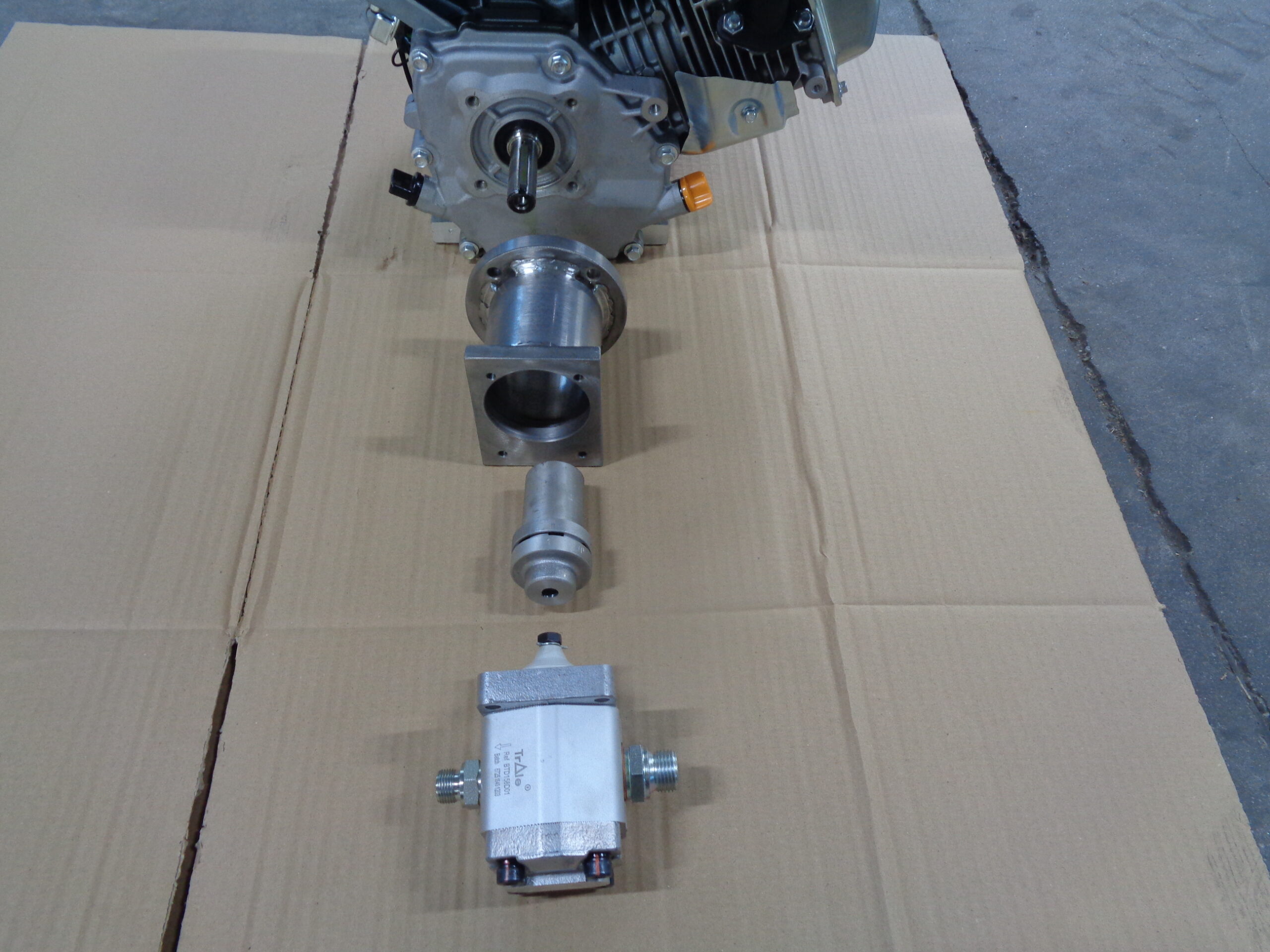 DSC03491 Kit despicator lemne cu motor termic LONCIN 199cc - 6,5 CP