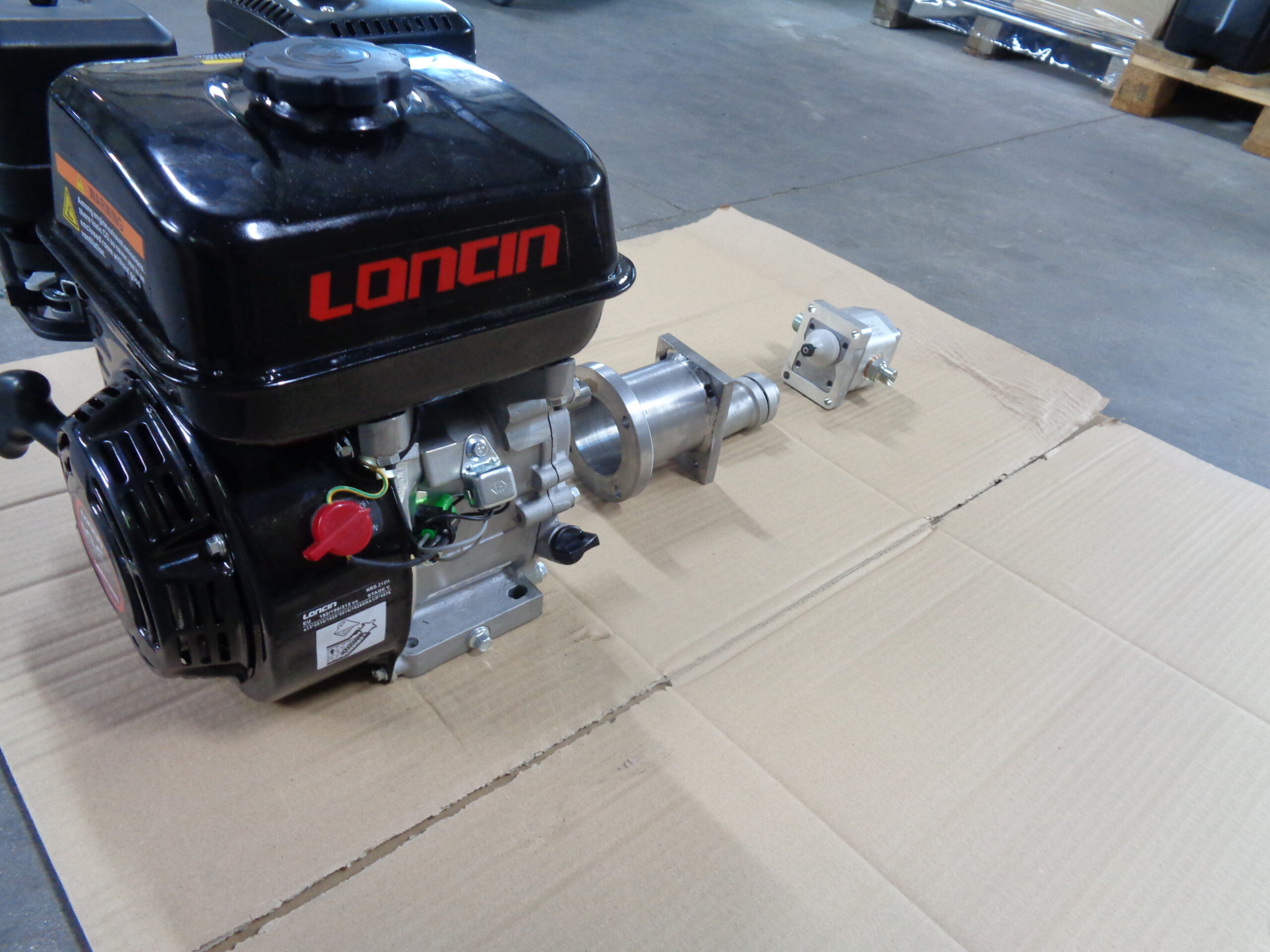 DSC03493 Kit despicator lemne cu motor termic LONCIN 199cc - 6,5 CP