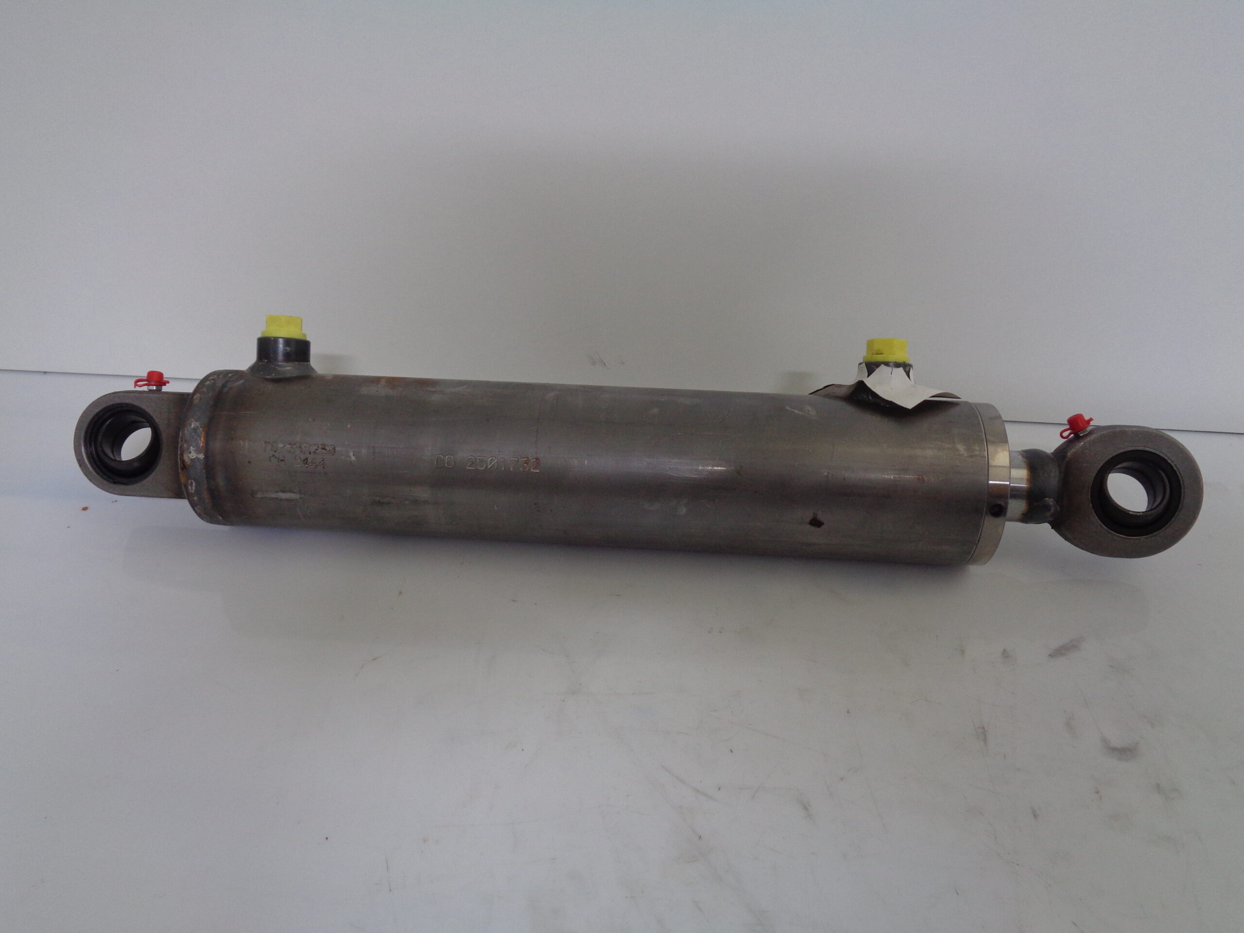 DSC03122 Cilindru hidraulic sudat 70-35-250 pentru reversare plug fi 100