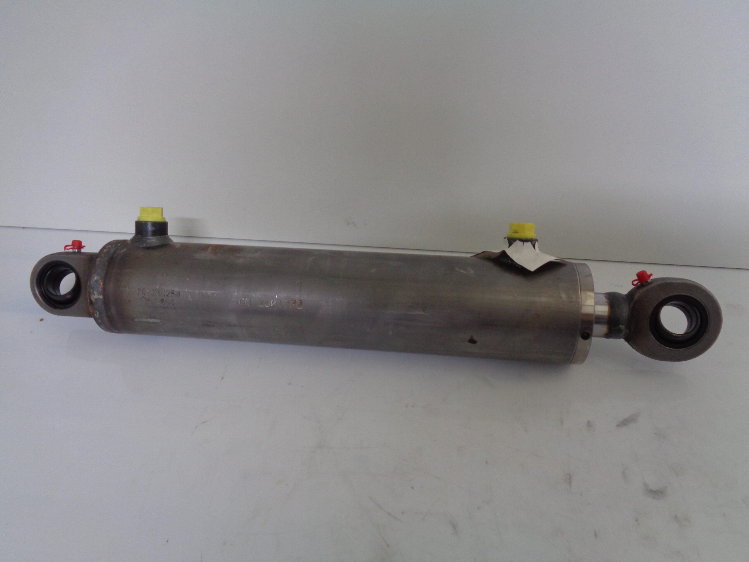 DSC03123 Cilindru hidraulic sudat 70-35-250 pentru reversare plug fi 100
