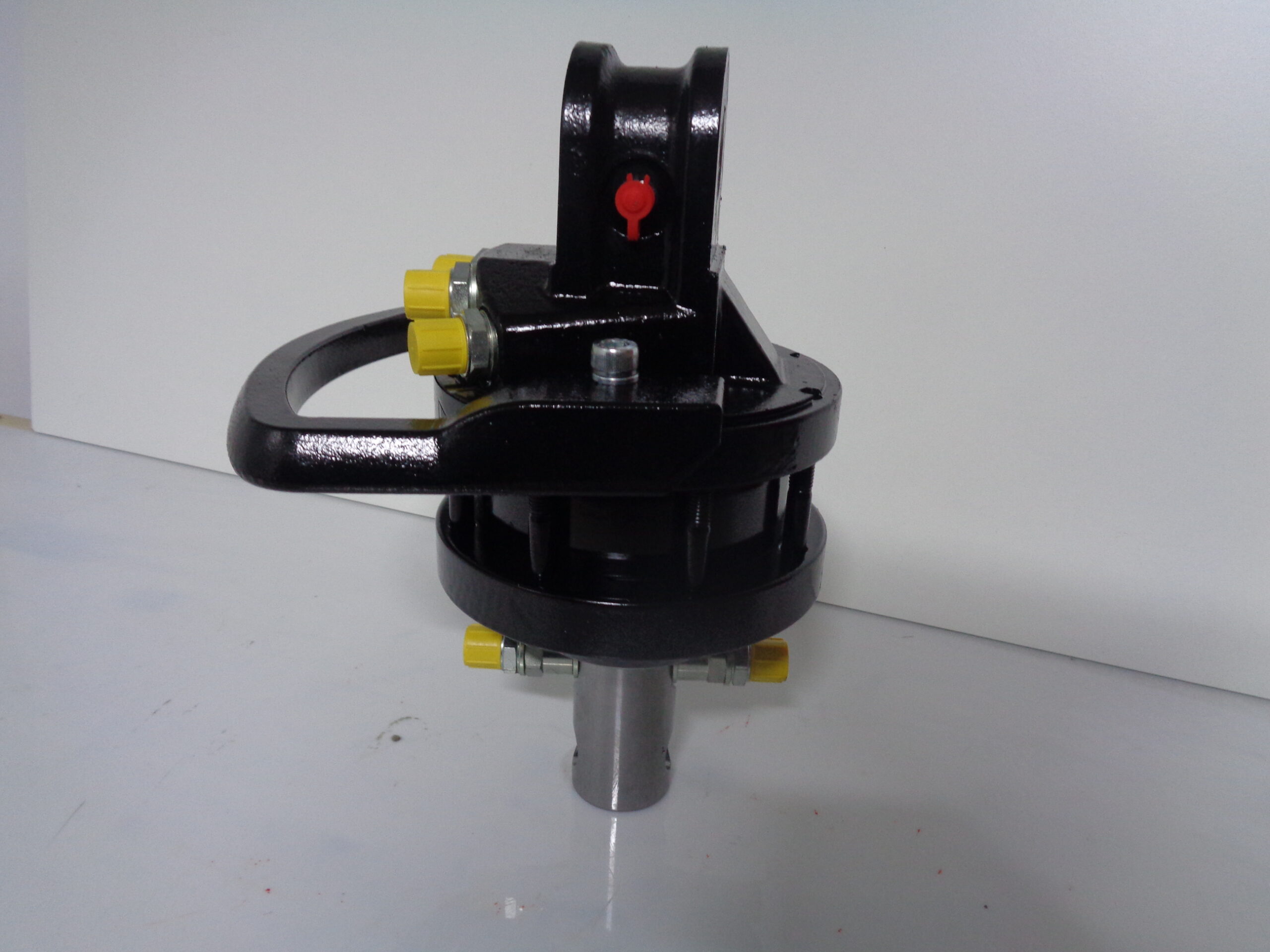 DSC03276 Rotator hidraulic 360° cu ax de 39,5 mm si sarcina utila de 1200 kg