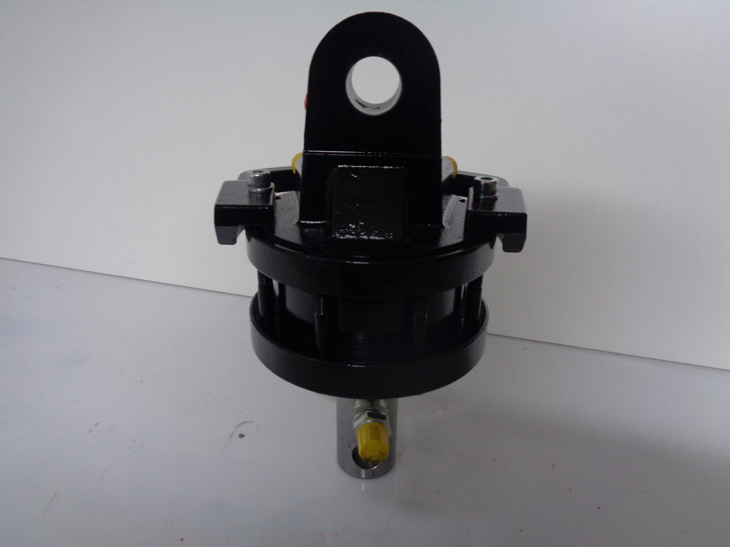 DSC03277 Rotator hidraulic 360° cu ax de 39,5 mm si sarcina utila de 1200 kg